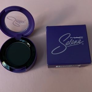 MAC Selena eyeshadow in Is It The Beat?
